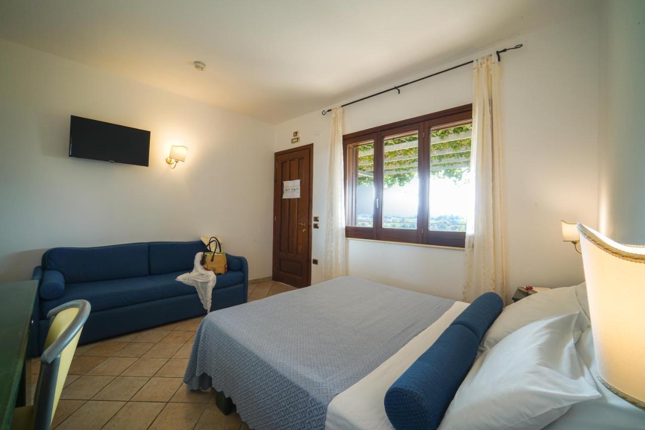Hotel Scoglio Del Leone 잠브로네 외부 사진