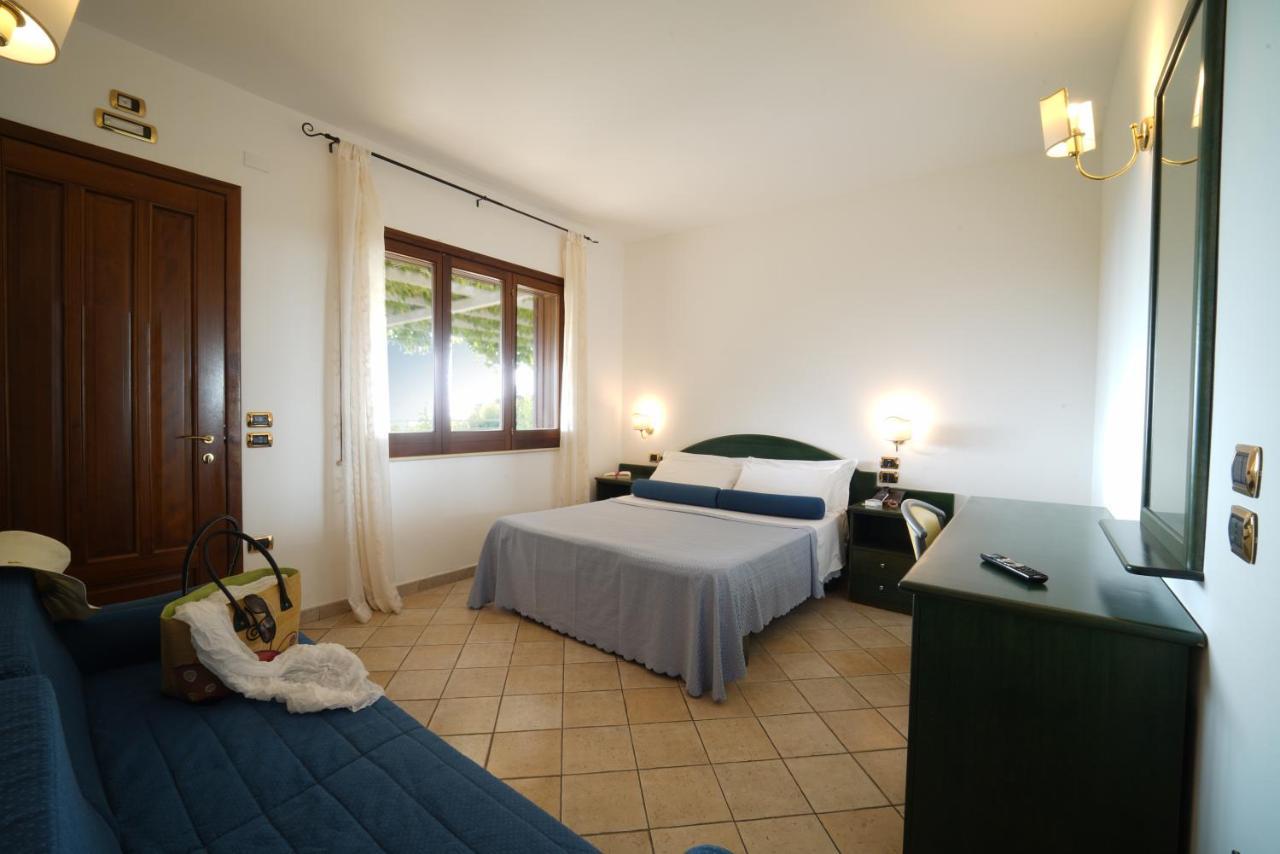 Hotel Scoglio Del Leone 잠브로네 외부 사진